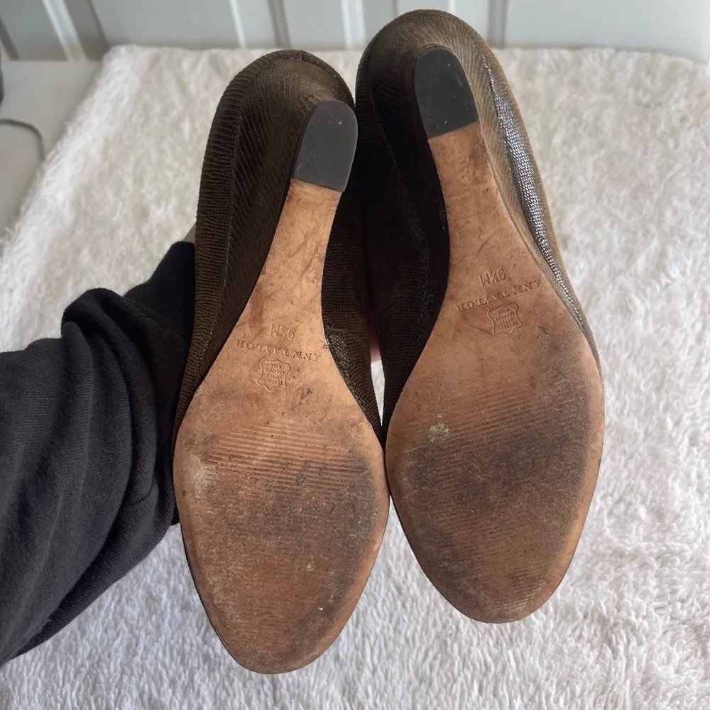 Ann Taylor reptile texture leather round toe wedge